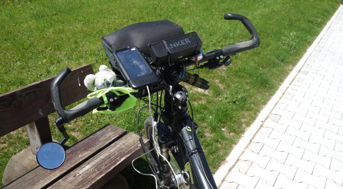 Regenfestes Gehäuse mit Fahrrad-Halterung für ein Samsung Galaxy S5 (und andere Smartphones) in dem man auch per USB-Kabel laden kann