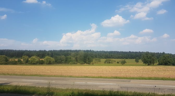 Draußen mit dem Fahrrad unterwegs